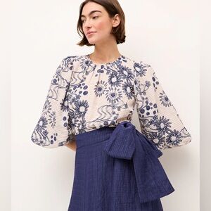 NWT Marie Oliver Blue and Cream Floral UMI Blouse Harlay Top size small